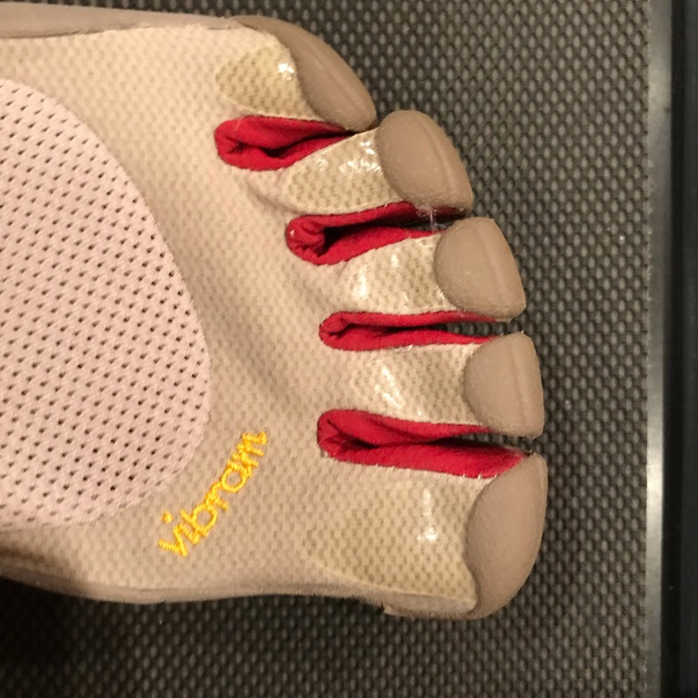 Women’s Vibram Toe Shoes Size 38/7.5-8